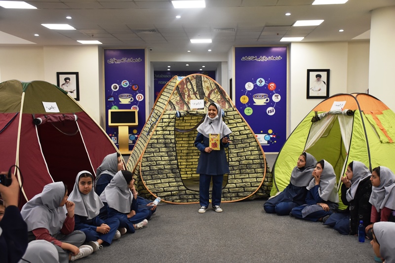 روز ویژه نوجوانان در هفته کتاب با حضور بیش از ۱۵۰ دانشآموز در کتابخانه مرکزی امام خمینی(ره) مشهد