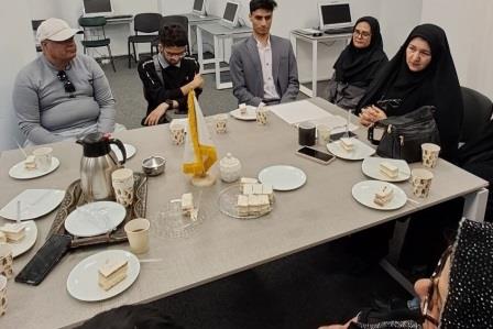 نشست صمیمی با نویسنده و شاعر حوزه کودک و نوجوان در کتابخانه مرکزی امام خمینی(ره) مشهد