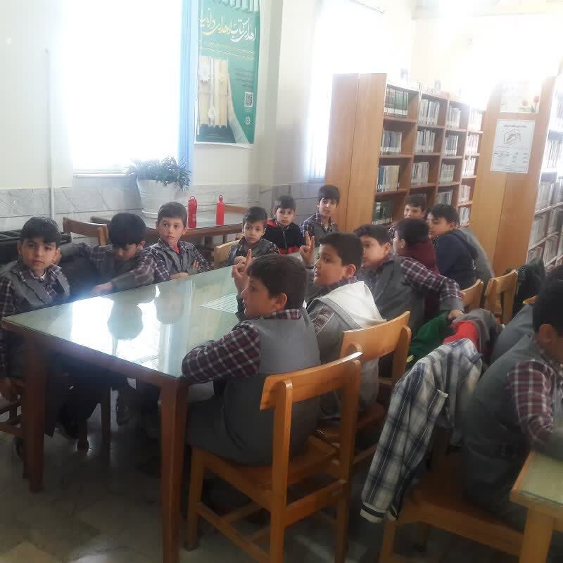 تجربه‌های شیرین مطالعه در کتابخانه‌های عمومی استان مرکزی