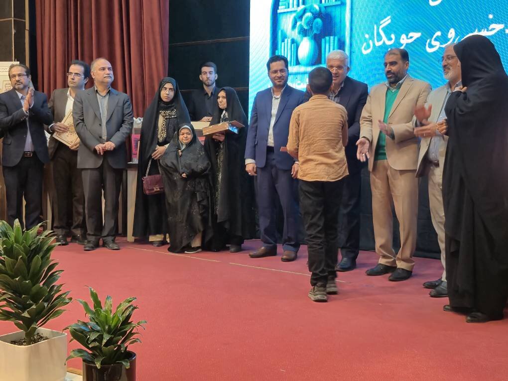 نقش کتاب و مطالعه، در توسعه آرامش و تربیت نسل آینده قطعی است