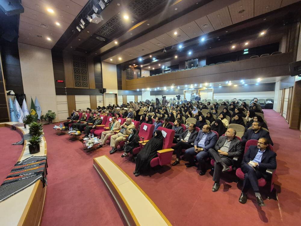 نقش کتاب و مطالعه، در توسعه آرامش و تربیت نسل آینده قطعی است