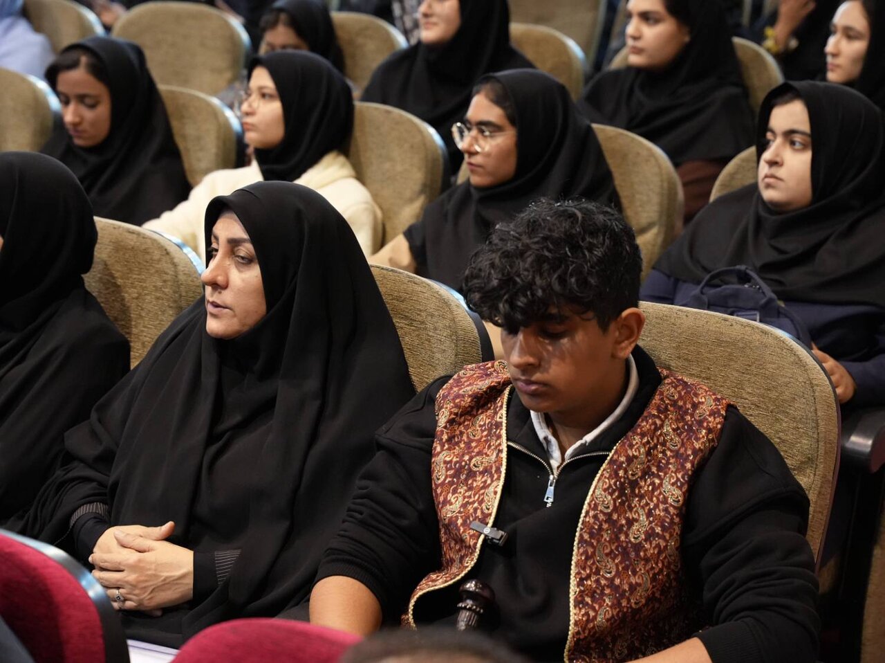 نقش کتاب و مطالعه، در توسعه آرامش و تربیت نسل آینده قطعی است