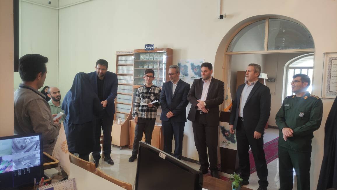 آیین  گرامیداشت روز کتاب، کتابخوانی و کتابدار در کتابخانه عمومی «گنج دانش» شهر قوشچی برگزار شد