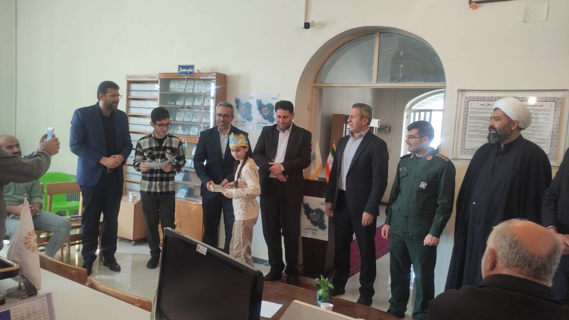 آیین  گرامیداشت روز کتاب، کتابخوانی و کتابدار در کتابخانه عمومی «گنج دانش» شهر قوشچی برگزار شد