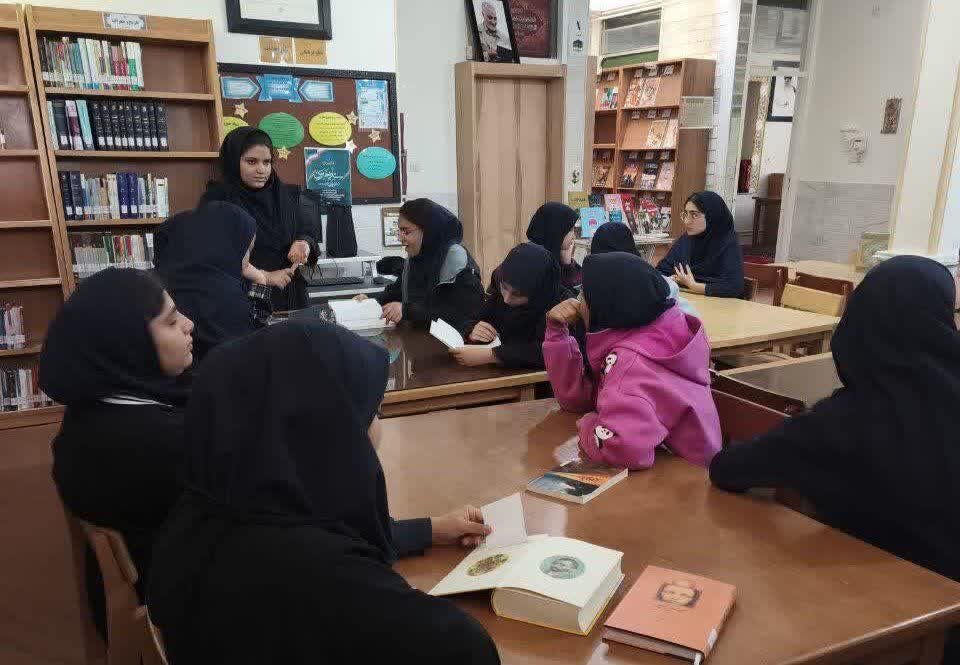 پلی میان کتاب و زندگی به میزبانی کتابخانههای عمومی استان مرکزی