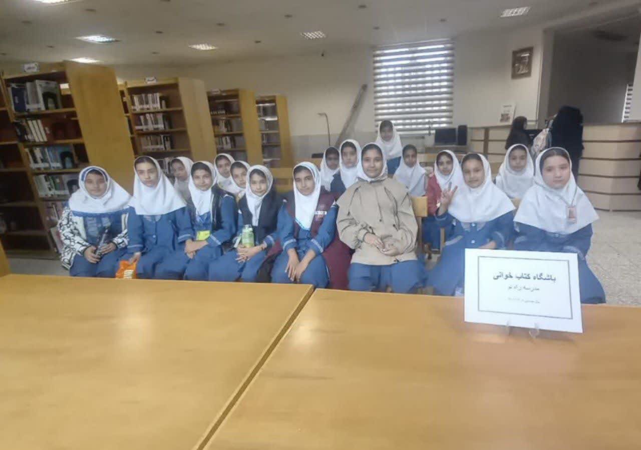 پلی میان کتاب و زندگی به میزبانی کتابخانه‌های عمومی استان مرکزی