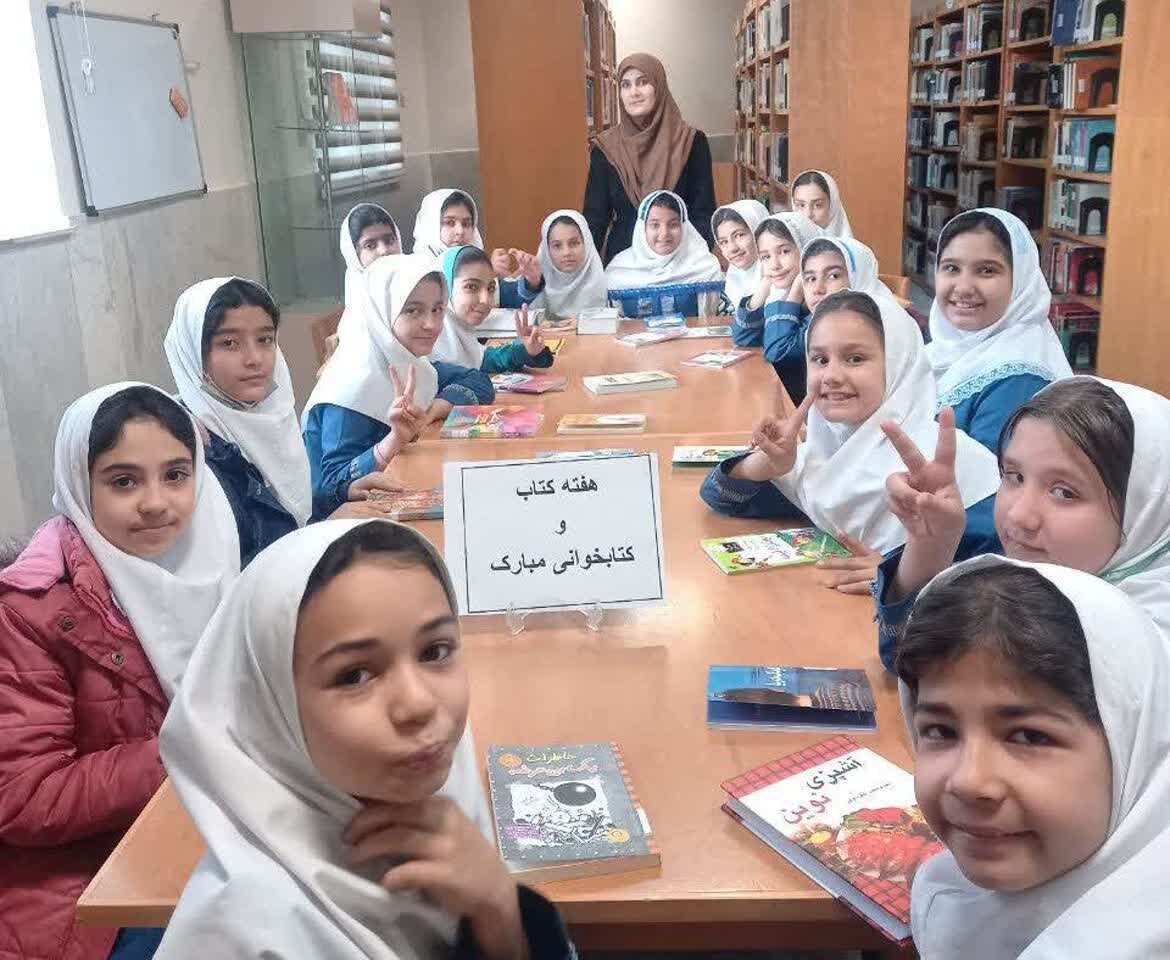 پلی میان کتاب و زندگی به میزبانی کتابخانههای عمومی استان مرکزی