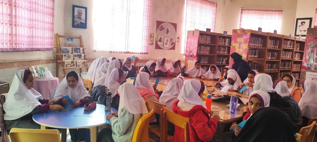 پلی میان کتاب و زندگی به میزبانی کتابخانه‌های عمومی استان مرکزی