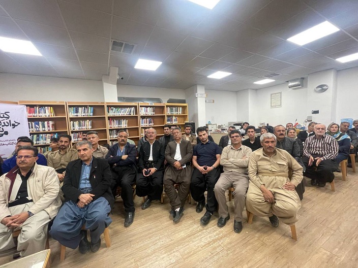 مراسم رونمایی از کتاب «پیغه مبه ر و ئیسلام له چاویلکه ی تولستویدا» در بانه برگزار شد