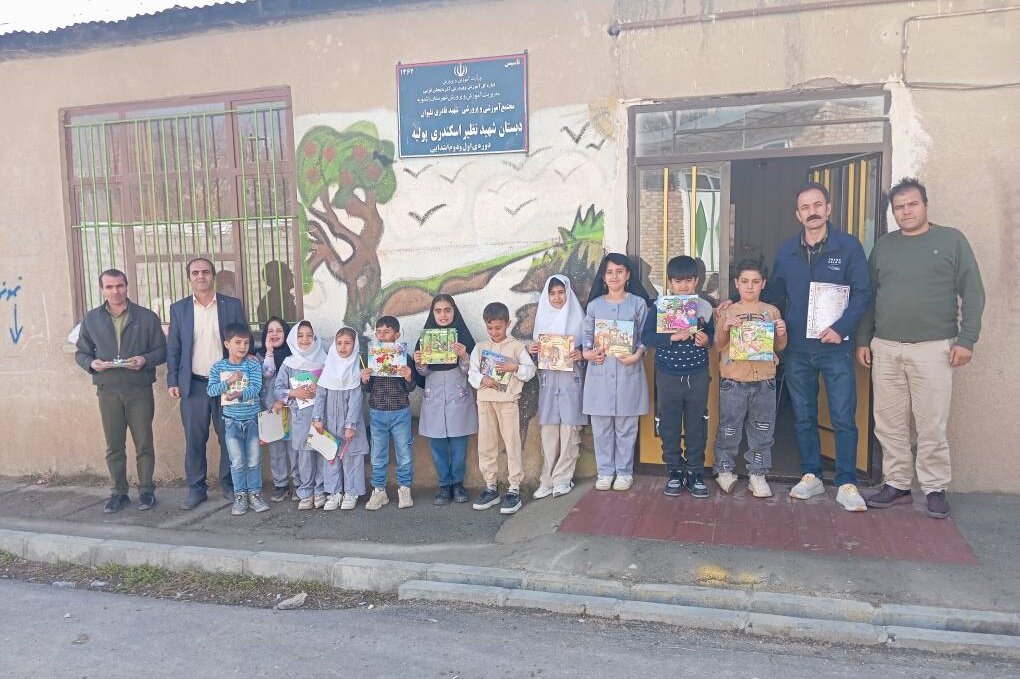 ارائه خدمات کتابخانه ای در مناطق دور از کتابخانه در اشنویه