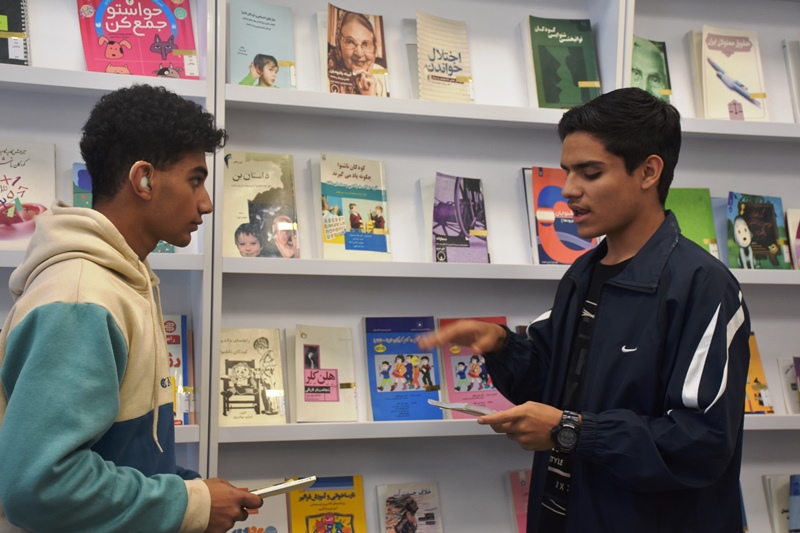 گروهی از دانش‌آموزان ناشنوا در کتابخانه مرکزی امام خمینی(ره) مشهد حضور یافتند