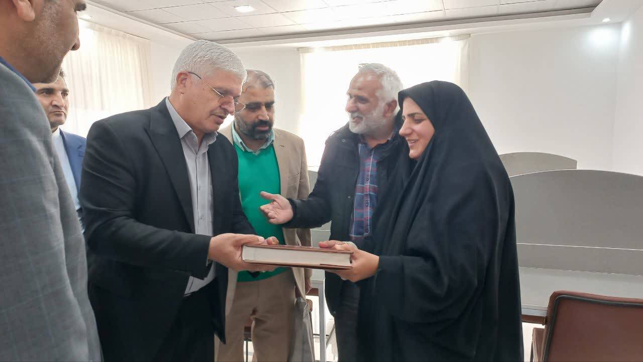 افتتاح پروژه بازطراحی کتابخانه عمومی «محمد جمعه» اسدآباد نیمبلوک