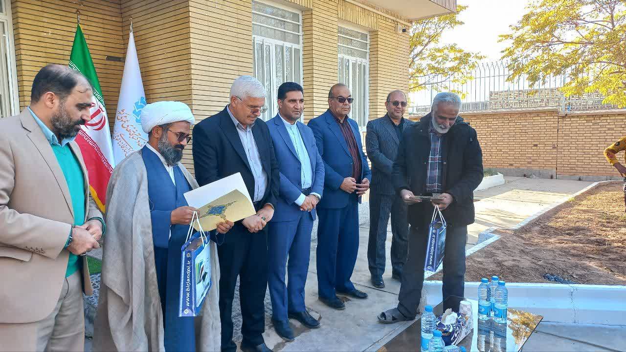 افتتاح پروژه بازطراحی کتابخانه عمومی «محمد جمعه» اسدآباد نیمبلوک