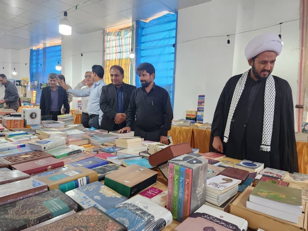 افتتاح نمایشگاه کتاب در محل کتابخانه عمومی امام حسن مجتبی(ع) شهرستان منوجان