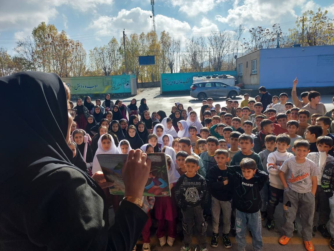 از جشن کتاب تا حضور در مناطق دور از کتابخانه شهرستان پیرانشهر