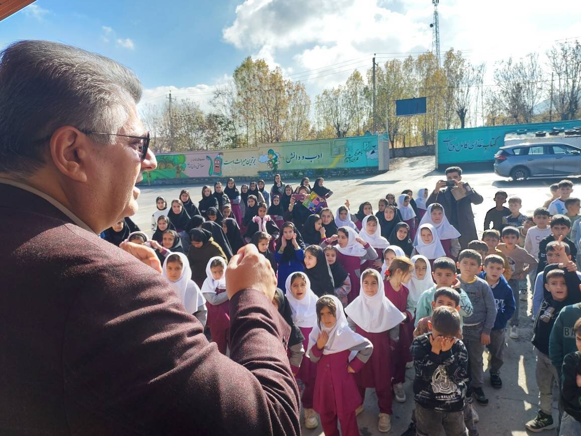 از جشن کتاب تا حضور در مناطق دور از کتابخانه شهرستان پیرانشهر