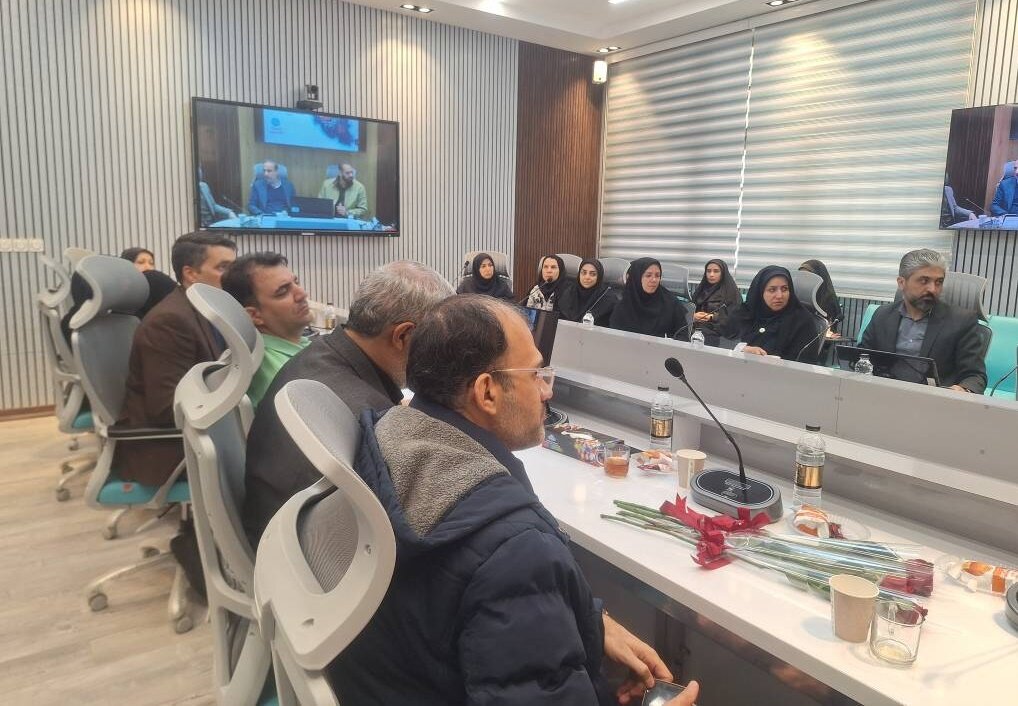 نشست صمیمانه مدیرکل اداره فرهنگ و ارشاد اسلامی اصفهان با کتابداران استان برگزار شد