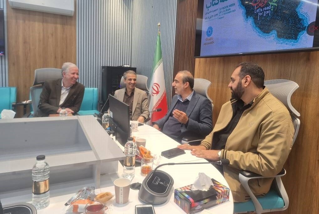 نشست صمیمانه مدیرکل اداره فرهنگ و ارشاد اسلامی اصفهان با کتابداران استان برگزار شد