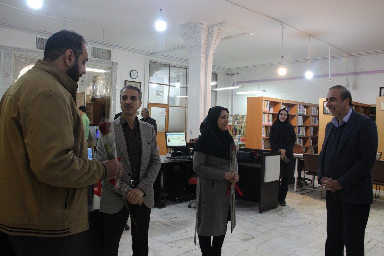 نشست صمیمانه مدیرکل اداره فرهنگ و ارشاد اسلامی اصفهان با کتابداران استان برگزار شد