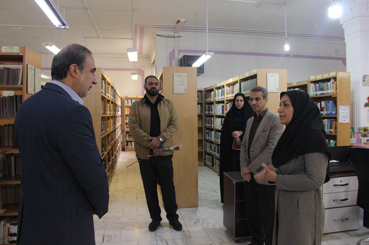 نشست صمیمانه مدیرکل اداره فرهنگ و ارشاد اسلامی اصفهان با کتابداران استان برگزار شد