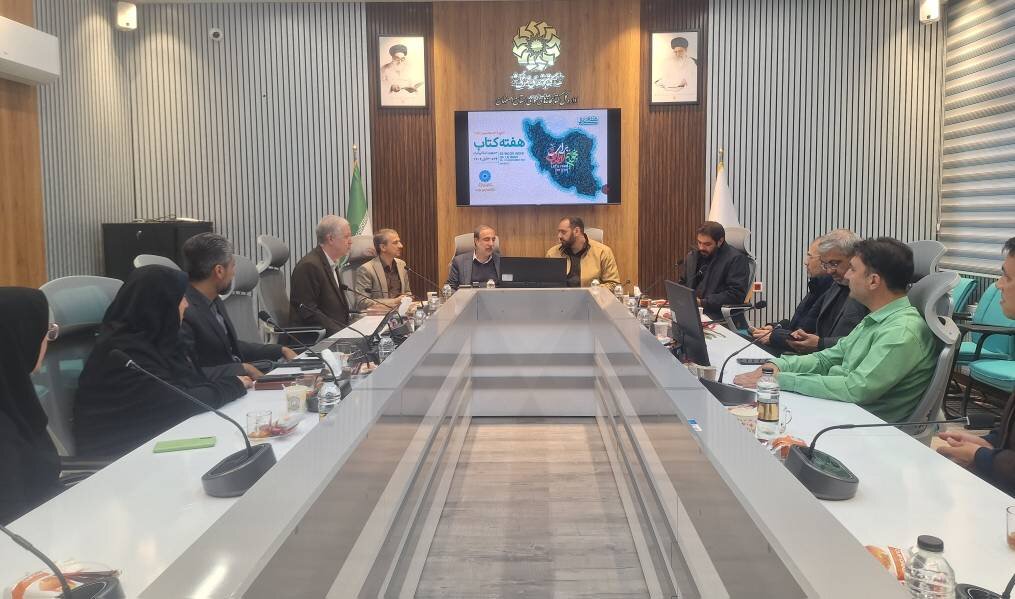 نشست صمیمانه مدیرکل اداره فرهنگ و ارشاد اسلامی اصفهان با کتابداران استان برگزار شد