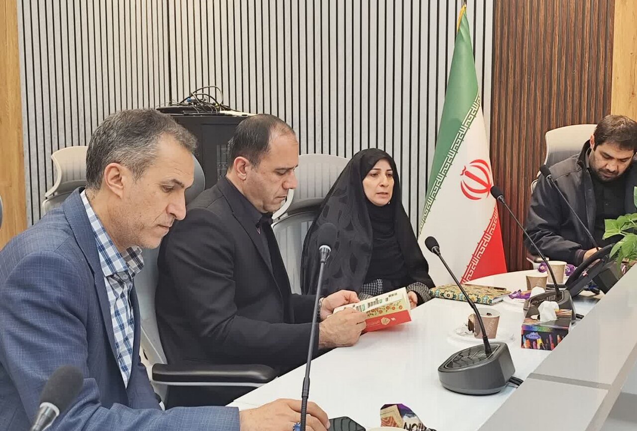 جمعی از مسئولین، مربیان و گزینشگران اداره آموزش و پرورش ناحیه ۳ از کتابخانه ابن مسکویه بازدید کردند