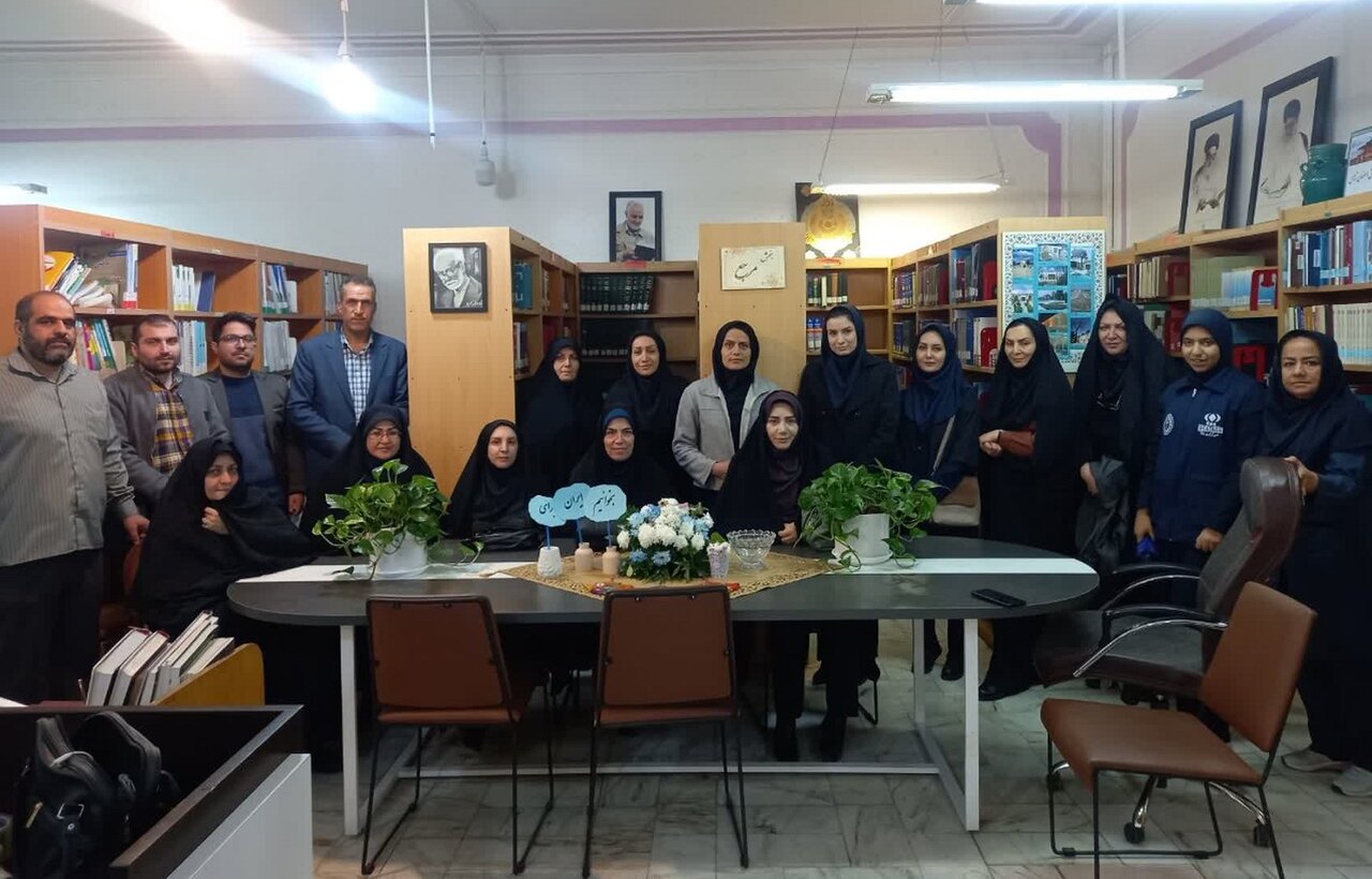 جمعی از مسئولین، مربیان و گزینشگران اداره آموزش و پرورش ناحیه ۳ از کتابخانه ابن مسکویه بازدید کردند
