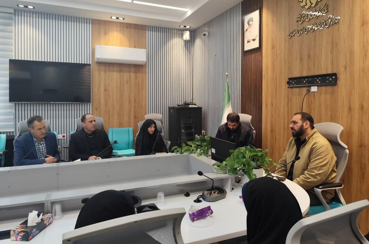 جمعی از مسئولین، مربیان و گزینشگران اداره آموزش و پرورش ناحیه ۳ از کتابخانه ابن مسکویه بازدید کردند