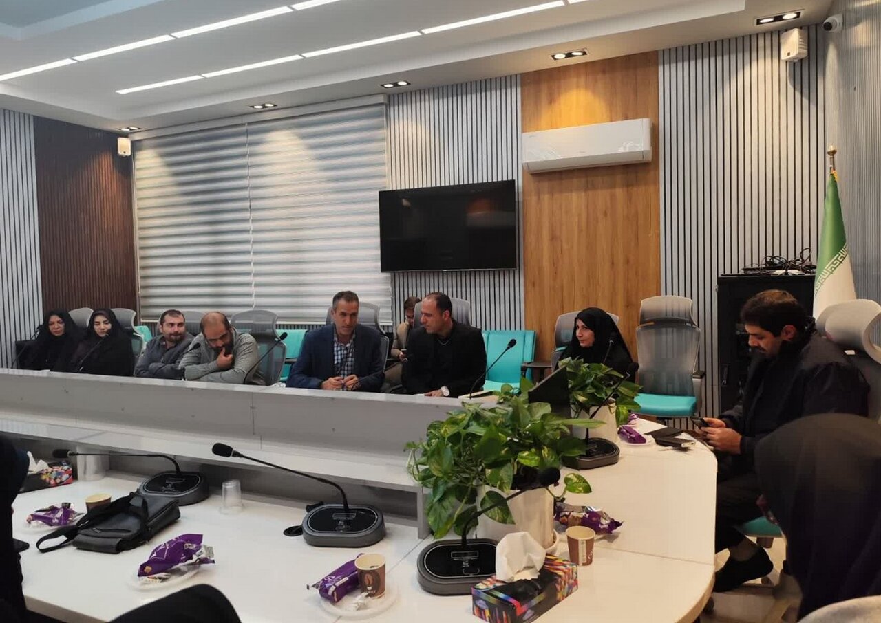 جمعی از مسئولین، مربیان و گزینشگران اداره آموزش و پرورش ناحیه ۳ از کتابخانه ابن مسکویه بازدید کردند