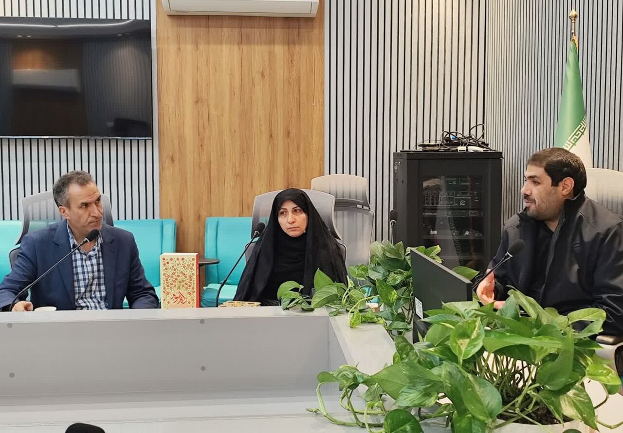 جمعی از مسئولین، مربیان و گزینشگران اداره آموزش و پرورش ناحیه ۳ از کتابخانه ابن مسکویه بازدید کردند