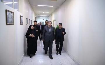 بازدید استاندار آذربایجان غربی از کتابخانه مرکزی استان