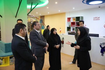 بازدید استاندار آذربایجان غربی از کتابخانه مرکزی استان