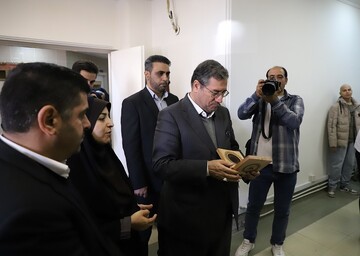 بازدید استاندار آذربایجان غربی از کتابخانه مرکزی استان