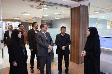 بازدید استاندار آذربایجان غربی از کتابخانه مرکزی استان
