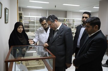 بازدید استاندار آذربایجان غربی از کتابخانه مرکزی استان