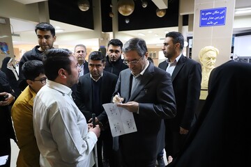 بازدید استاندار آذربایجان غربی از کتابخانه مرکزی استان