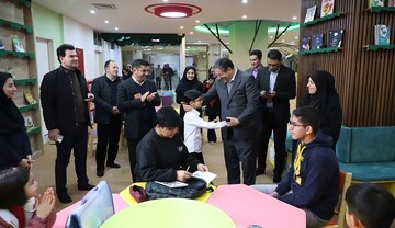 بازدید استاندار آذربایجان غربی از کتابخانه مرکزی استان