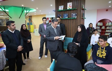 بازدید استاندار آذربایجان غربی از کتابخانه مرکزی استان