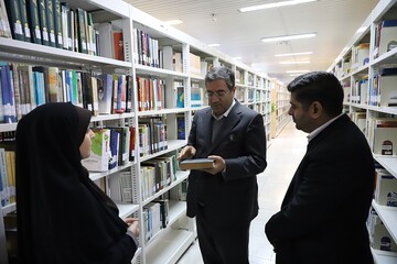 بازدید استاندار آذربایجان غربی از کتابخانه مرکزی استان