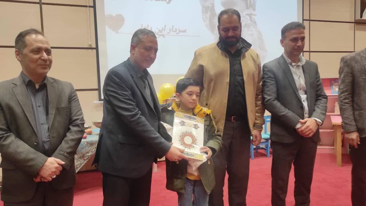 آیین تقدیر از کتابخوانان برتر کودک و نوجوان استان اصفهان در نجفآباد برگزار شد