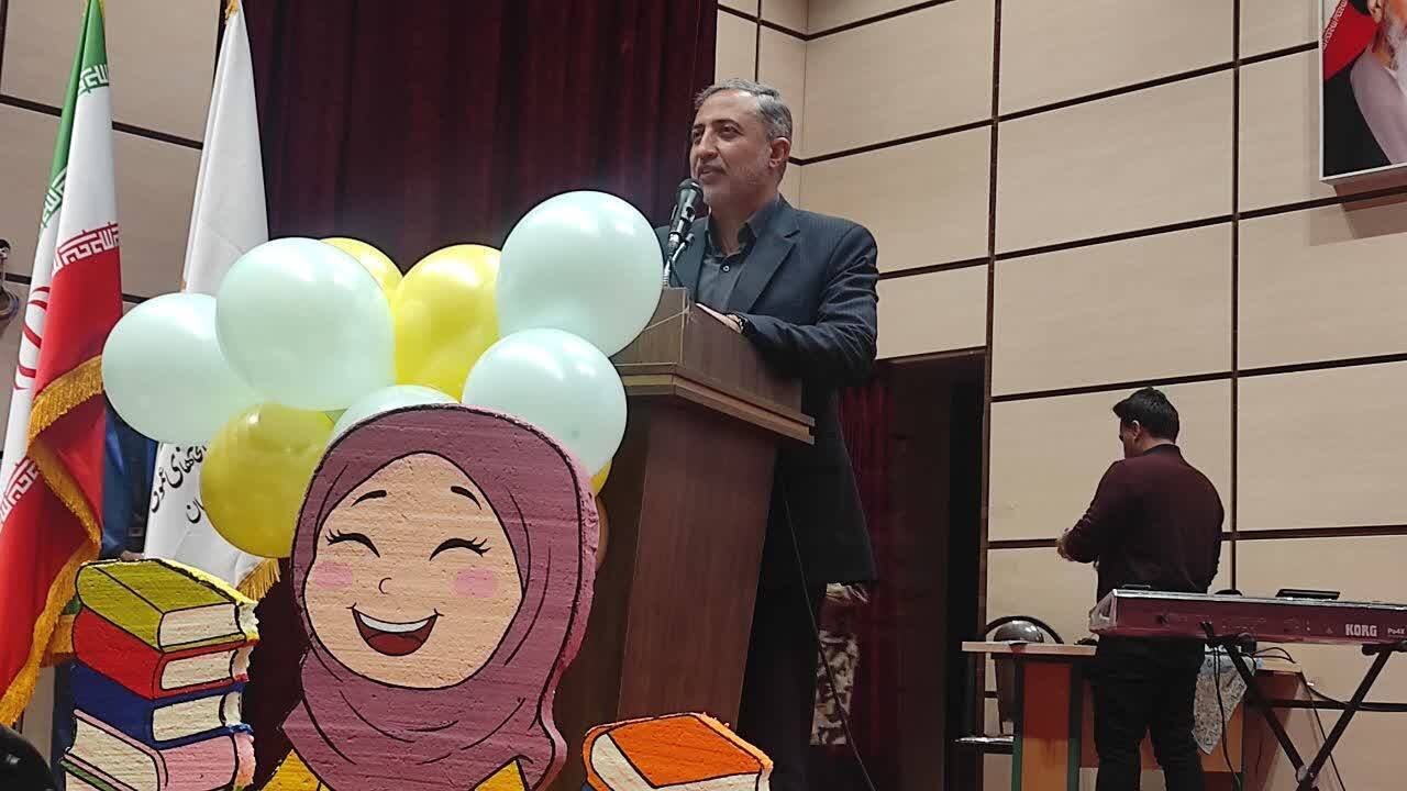 آیین تقدیر از کتابخوانان برتر کودک و نوجوان استان اصفهان در نجفآباد برگزار شد