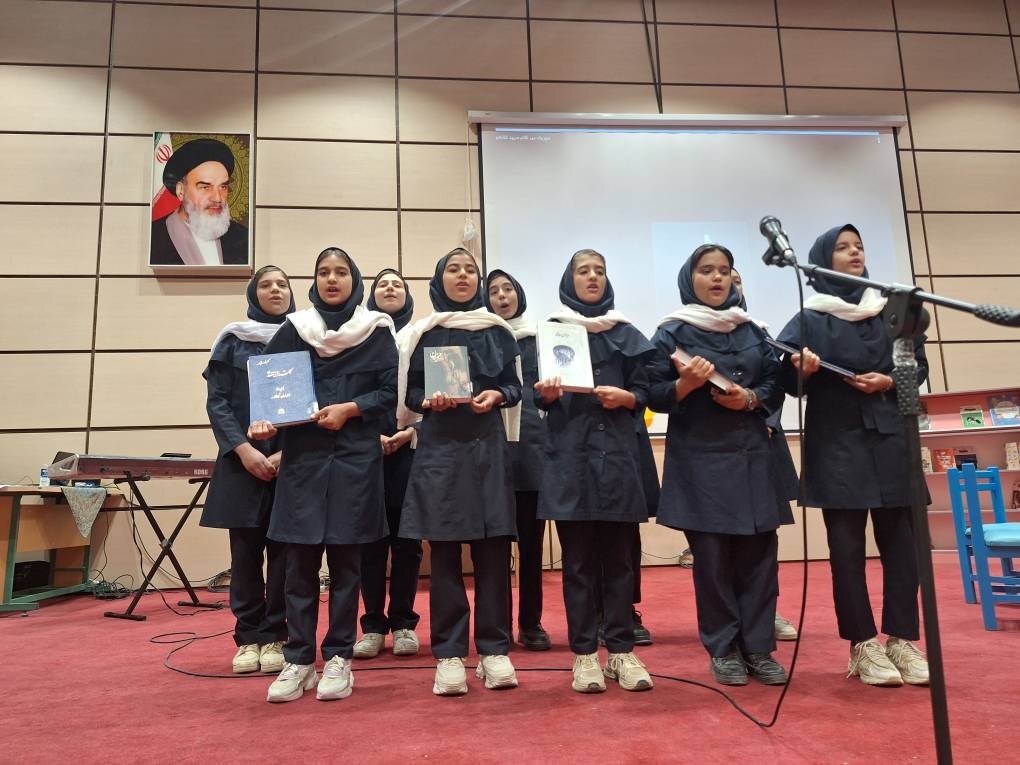 آیین تقدیر از کتابخوانان برتر کودک و نوجوان استان اصفهان در نجف‌آباد برگزار شد