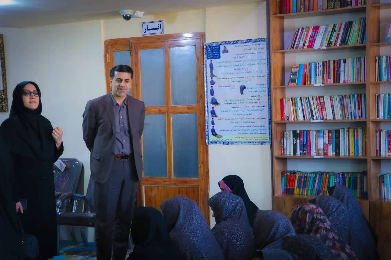 نشست کتاب‌خوان در زندان مرکزی خرم‌آباد برگزار شد