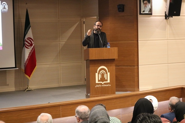 هویت فرهنگی ایران، با جریان ادبیات و شعر پیوند ناگسستنی دارد