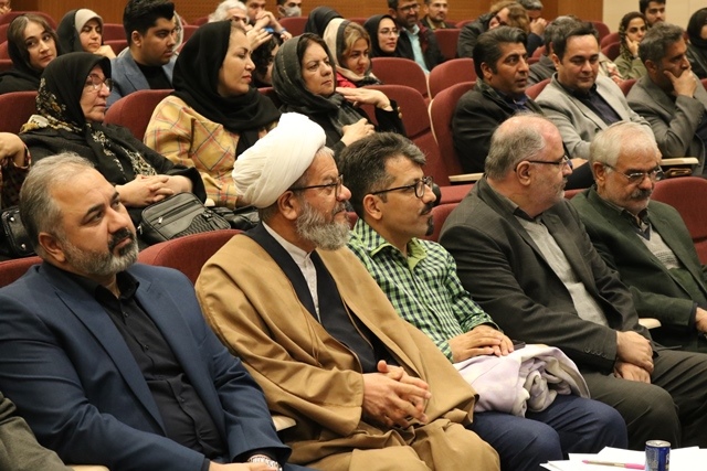 هویت فرهنگی ایران، با جریان ادبیات و شعر پیوند ناگسستنی دارد