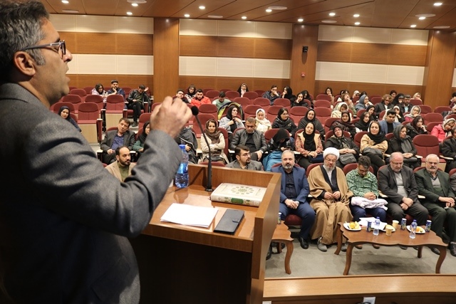 هویت فرهنگی ایران، با جریان ادبیات و شعر پیوند ناگسستنی دارد