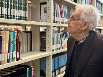 بازدید پروفسور ثبوتی چهره ماندگار فیزیک ایران از کتابخانه سیدافضل موسوی زنجان
