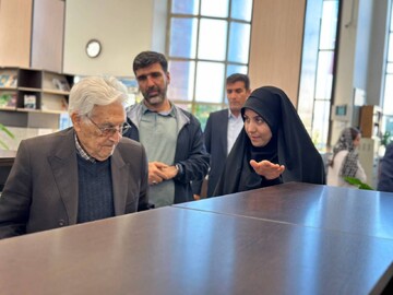 بازدید پروفسور ثبوتی چهره ماندگار فیزیک ایران از کتابخانه سیدافضل موسوی زنجان