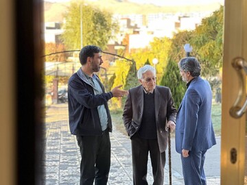 بازدید پروفسور ثبوتی چهره ماندگار فیزیک ایران از کتابخانه سیدافضل موسوی زنجان