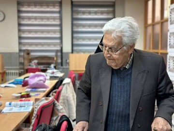 بازدید پروفسور ثبوتی چهره ماندگار فیزیک ایران از کتابخانه سیدافضل موسوی زنجان